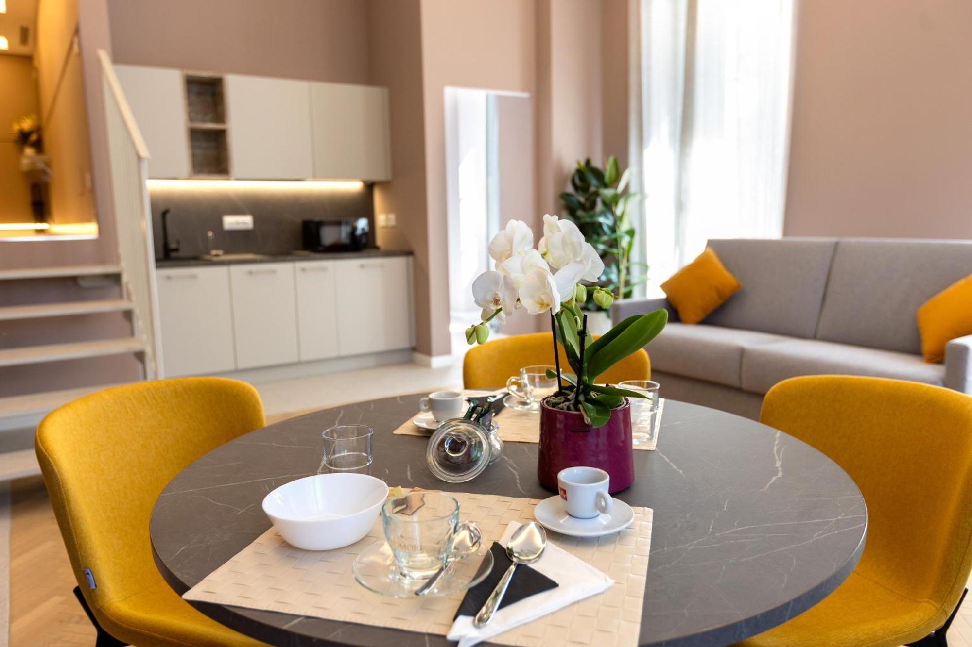 Teatro Romano Exclusive Suites ตรีเอสเต ภายนอก รูปภาพ
