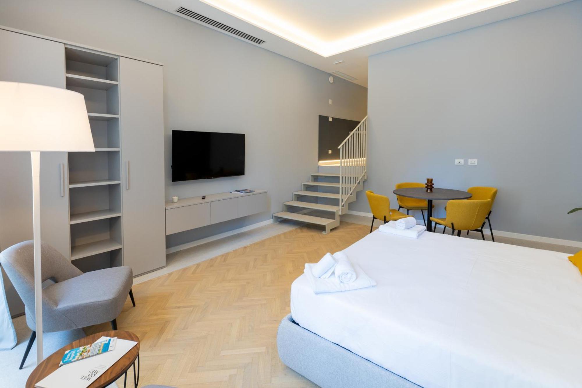 Teatro Romano Exclusive Suites ตรีเอสเต ภายนอก รูปภาพ