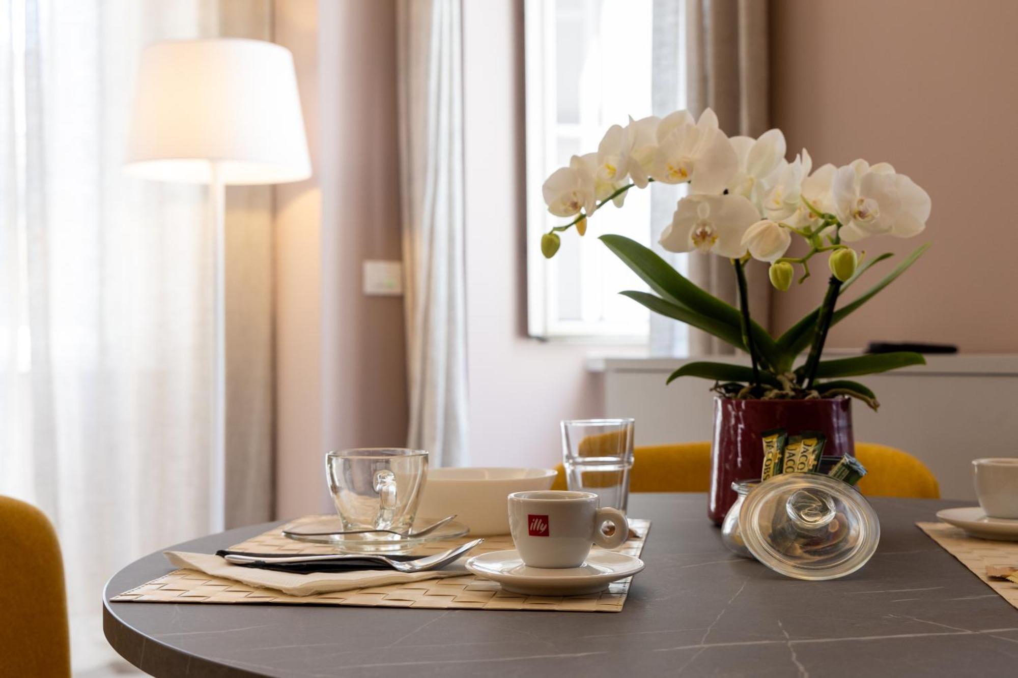 Teatro Romano Exclusive Suites ตรีเอสเต ภายนอก รูปภาพ