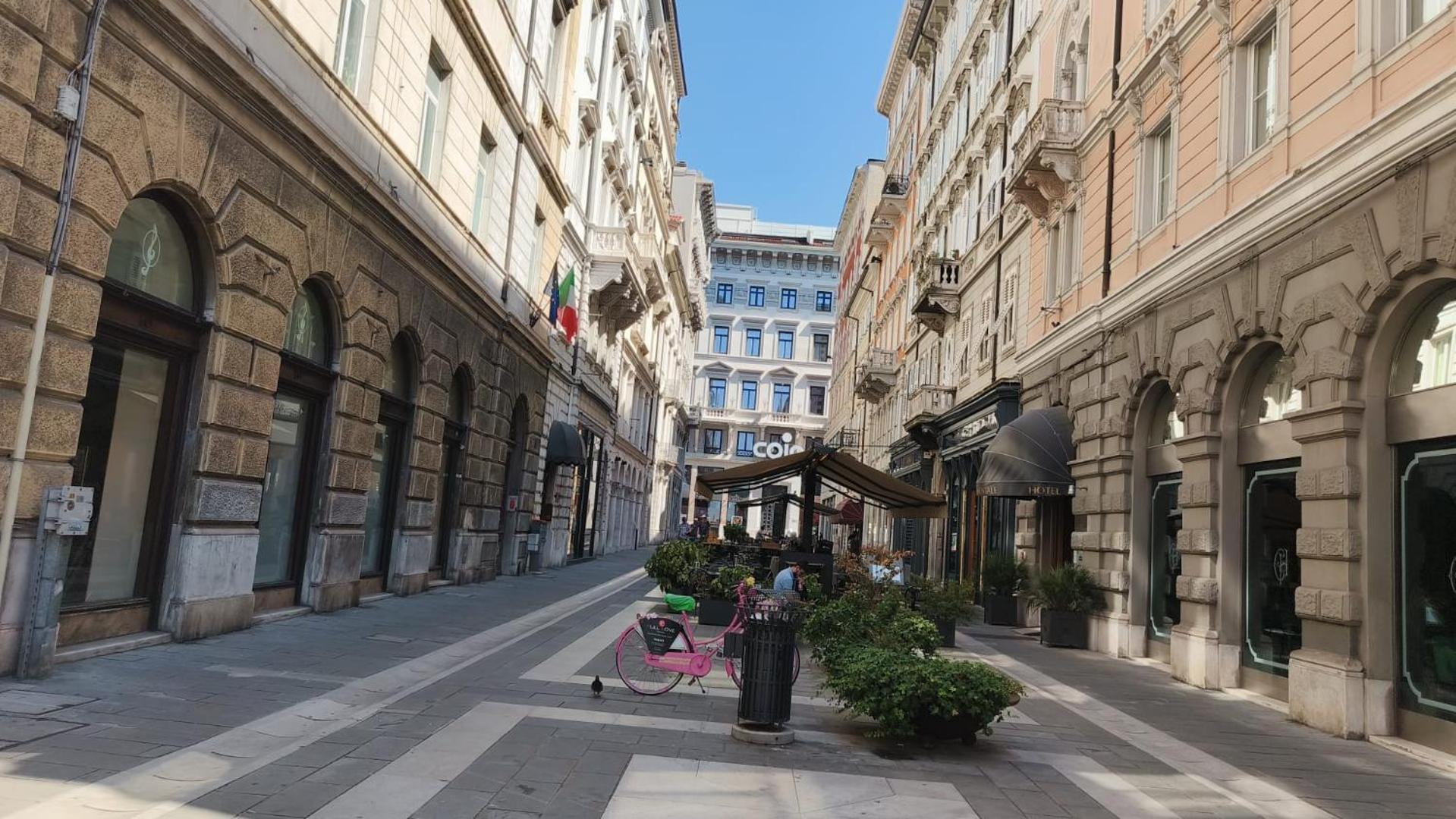 Teatro Romano Exclusive Suites ตรีเอสเต ภายนอก รูปภาพ